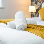 Stylish City Centre Apartment- 3 Beds