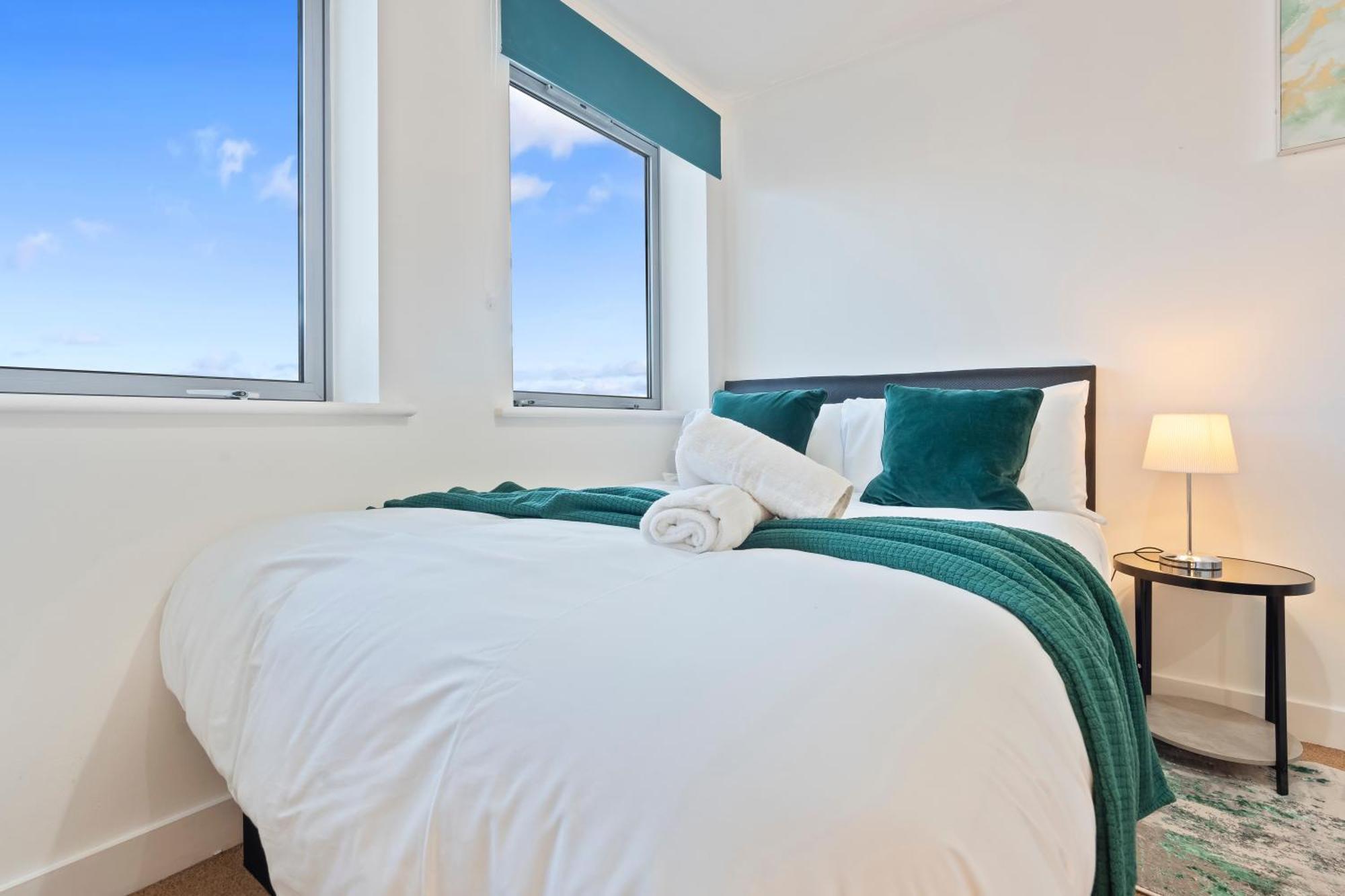 Stylish Centre Apartment- 3 Beds * Birmingham