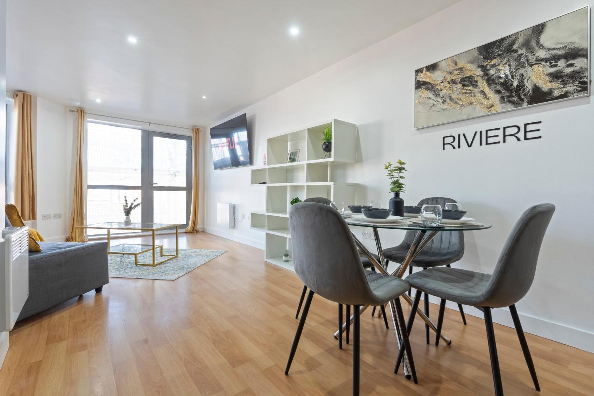 Apartment Stylish Centre Apartment- 3 Beds