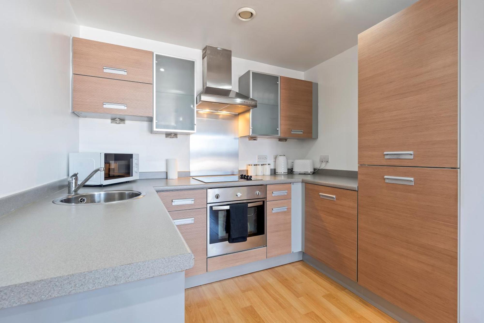 Stylish Centre Apartment- 3 Beds *