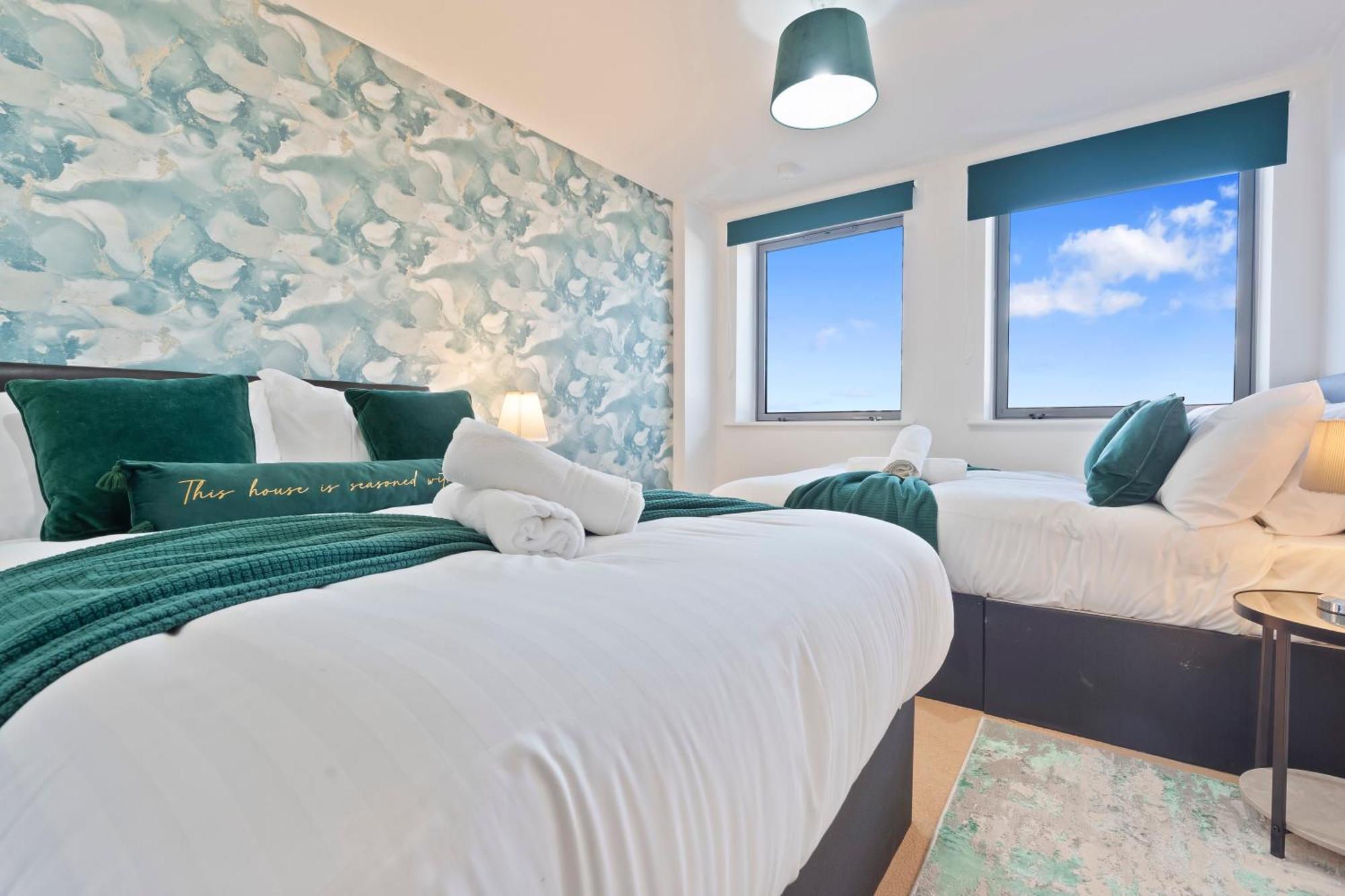 Stylish Centre Apartment- 3 Beds Apartment Birmingham