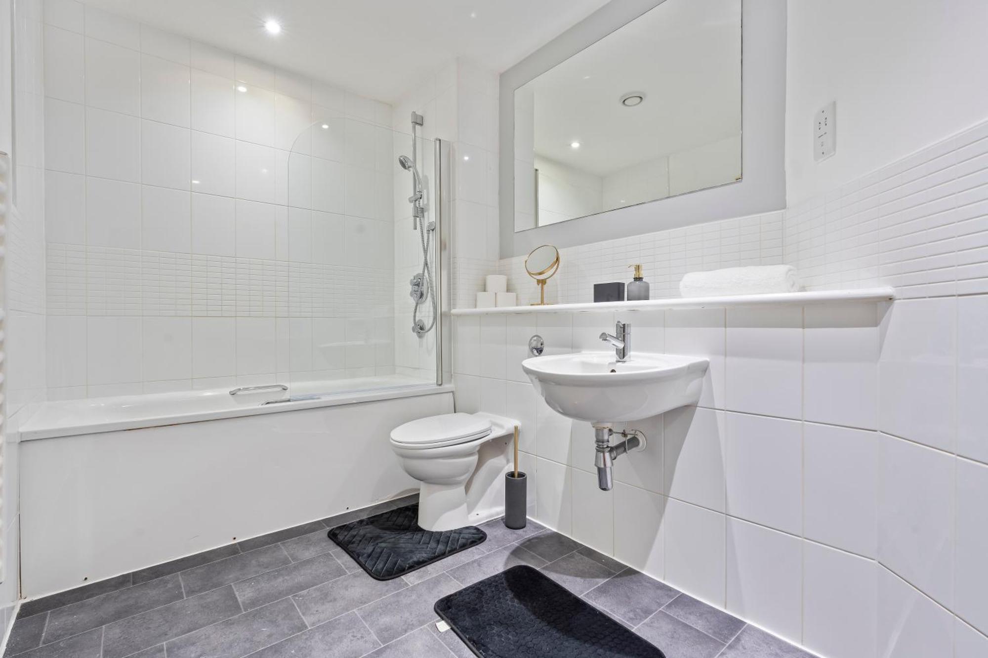 Apartment Stylish Centre Apartment- 3 Beds