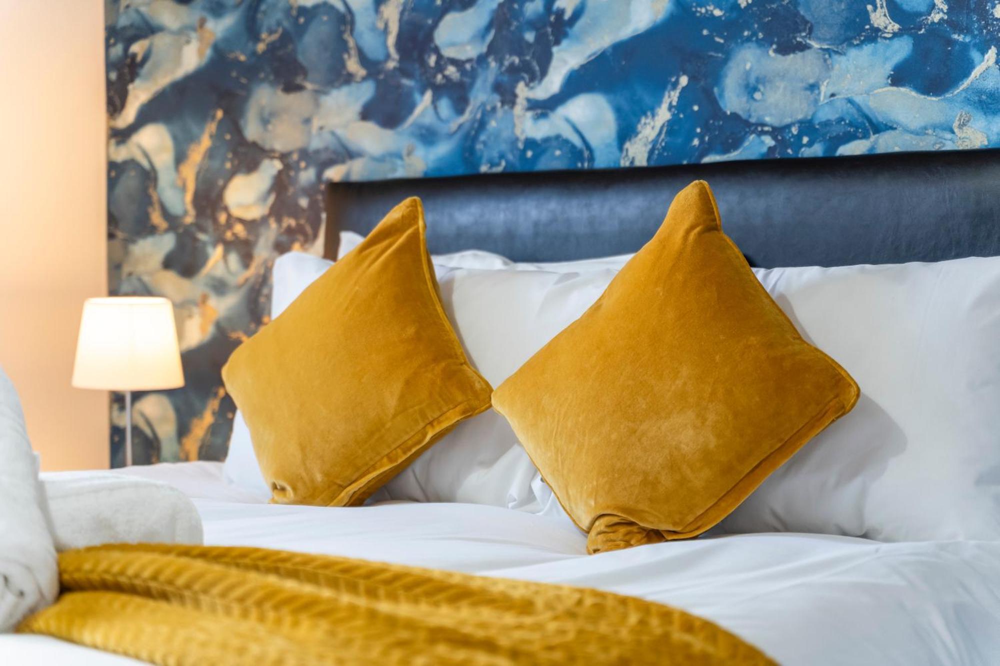 Apartment Stylish Centre Apartment- 3 Beds Birmingham